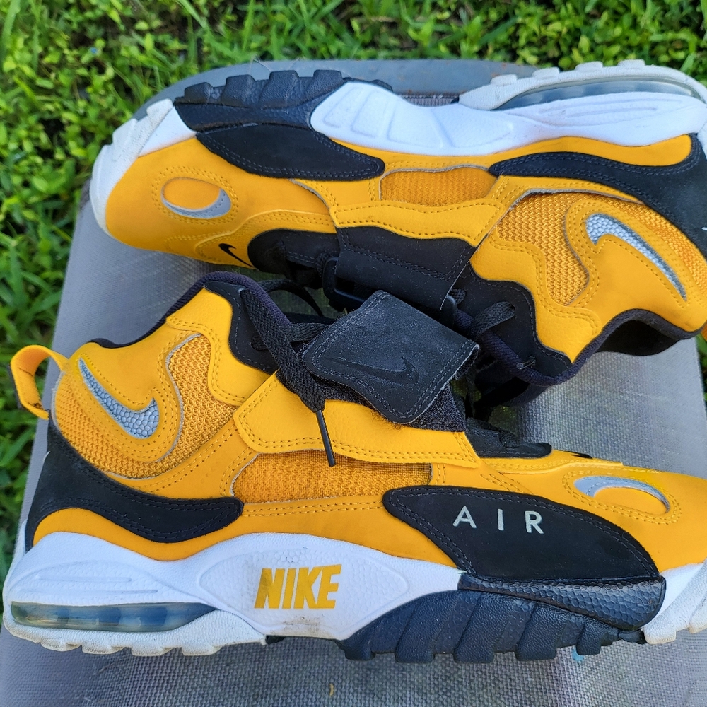 Nike Men's Yellow and Black Air Sneakers - Picture 8 of 10